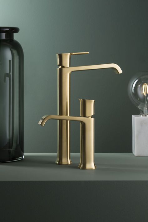 These faucets combine simplicity and elegance while forming a balance between aesthetics and functionality. Dreamy Bathrooms, Minimal Bathroom, Shower Plumbing, Mood Art, Faucet Design, Bathroom Shower Tile, Rectangle Mirror, Bathroom Layout, Kitchen Fittings