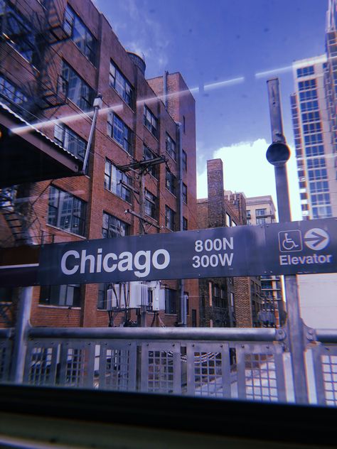 Chicago L Train Aesthetic, Chicago Aesthetic Vintage, Vision Board Chicago, Travel Aesthetic Chicago, Chicago Train Aesthetic, Chicago Core Aesthetic, Uic Chicago Aesthetic, Chicago Vision Board, Chicago College Aesthetic