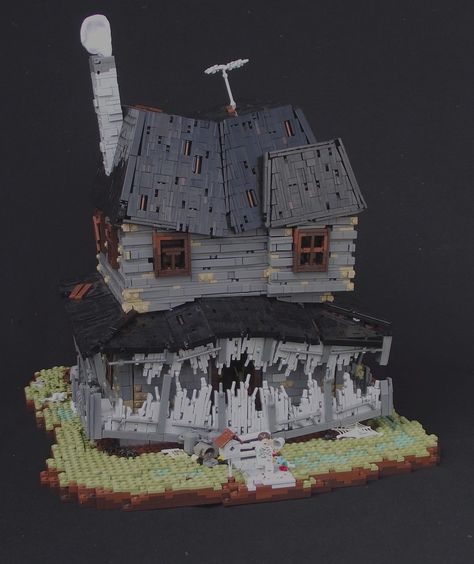 Monster House | After revisiting some old Halloween movies, … | Flickr Legos Sets, Lego Structures, Harry Potter Advent Calendar, Lego Halloween, Lego Sculptures, Creepy Houses, Lego Display, Micro Lego, Lego Games