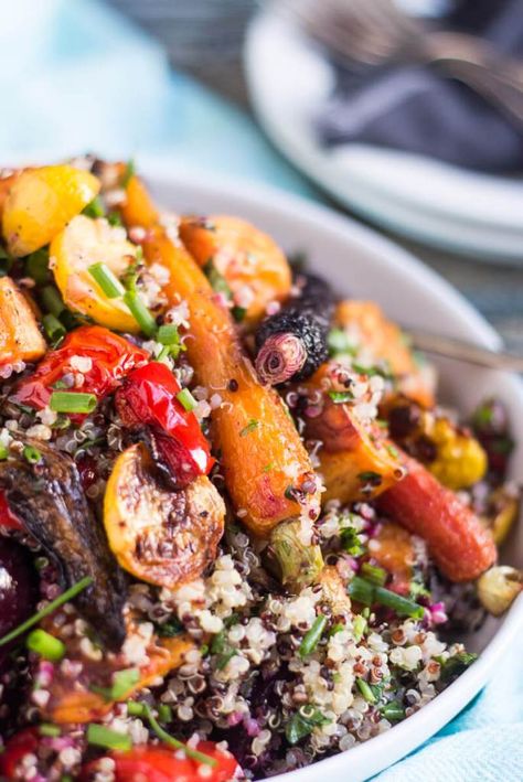 Quinoa and Roasted Vegetable Salad In content #2 Healthy Roasted Vegetables, Roasted Veggie Salad, Vegetables Salad, Roasted Vegetable Salad, Vegetable Salad Recipes, Mediterranean Quinoa Salad, Vegetable Quinoa, Stew Chicken Recipe, Dining Ideas