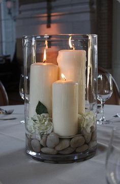 18 Gorgeous Vase Filler Ideas Fill with floating candle, shammrocks, a red rose, and rest on a book...Harry potter/Jane Austen/classic literature Vase Filler Ideas, Ideas Decoracion Navidad, Candle Decorations, Rock Candle, Candle Arrangements, Decor Eclectic, House Outdoor, Elegant Candles, Beautiful Candle