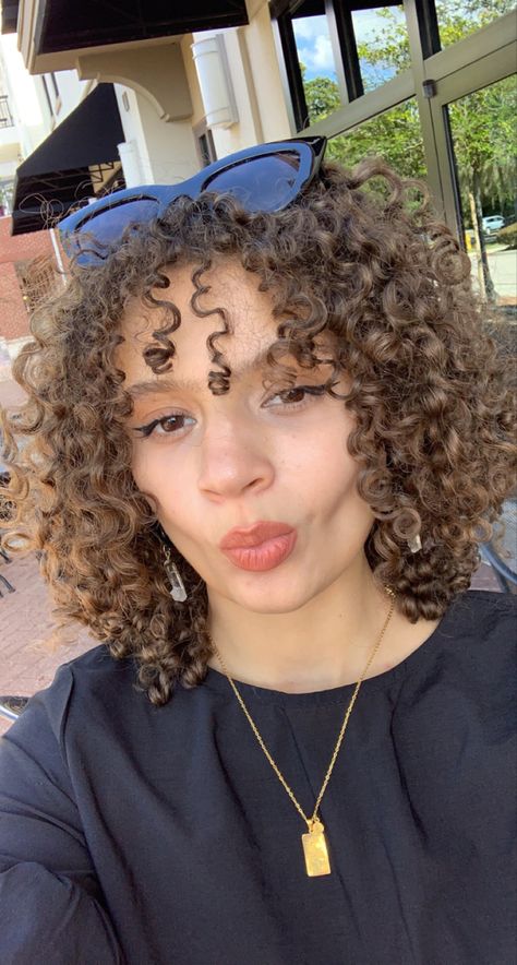 short curly hair, 3b/3c hair, 3b hair, 3c hair, curly bangs, curly layers, curly layered haircut, curly haircut, curly hair, curly, rizos Short Curly Hair 3b 3c, Curly Hair 3b, Short Curly Hair With Bangs, 3b 3c Hair, Stylish Bangs, 3b Curly Hair, Tight Curly Hair, Curly Hair Fringe, Curly Layers