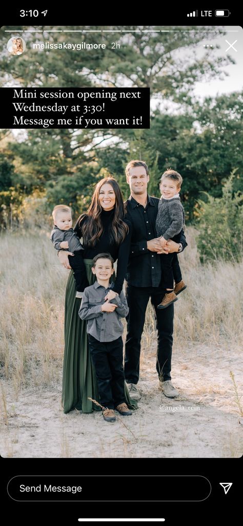 Family Pictures Green Outfits, Black Outfits For Family Photos, Xmas Photo Outfit Ideas, Green Plaid Family Pictures Outfits, Family Holiday Photo Outfits, Dark Green Family Photo Outfits, Black Outfit For Family Photos, Dark Green And Black Family Picture Outfits, Fall Pictures Family Colors