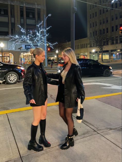 Leather Jacket Nyc Outfit, Night Out In The City Outfit Winter, Brooklyn Concert Outfit, Leather Jacket City Outfit, Concert Outfit Ideas Leather Jacket, Seattle Concert Outfit, Winter City Night Outfit, Leather Jacket Bar Outfit, Nyc Outfits Night Out