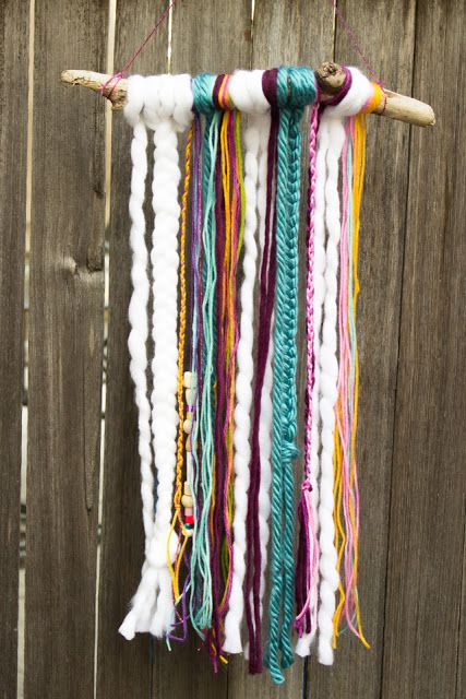 Nature, Yarn Crafts For Kids, September Activities, Boho Crafts, Boho Yarn, Fun Summer Crafts, Yarn Hanging, Yarn Wall Art, Yarn Wall