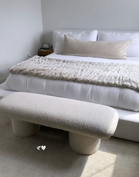 Cloud Bedroom Aesthetic, White Minimalist Bedroom, Maggie Macdonald, Ceramics Diy, Cloud Bedroom, Parisian Apartment Decor, Minimalist Bedroom Decor, Ideas Casa, Bedroom Decor Design