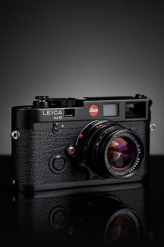 Fotocamere Vintage, Leica Photography, Leica M6, Camera Wallpaper, Dslr Photography Tips, Camera Design, Photo Gear, Classic Camera, Old Cameras