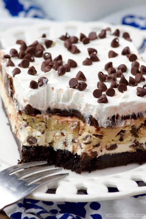 Cookie Dough Lush Ice Cream Lasagna, Chocolate Lasagna Recipe, Bread Booze Bacon, Chocolate Chip Pudding, Mini Chocolate Chip Cookies, Chocolate Lasagna, Layered Desserts, Rich Desserts, Baked Dessert Recipes