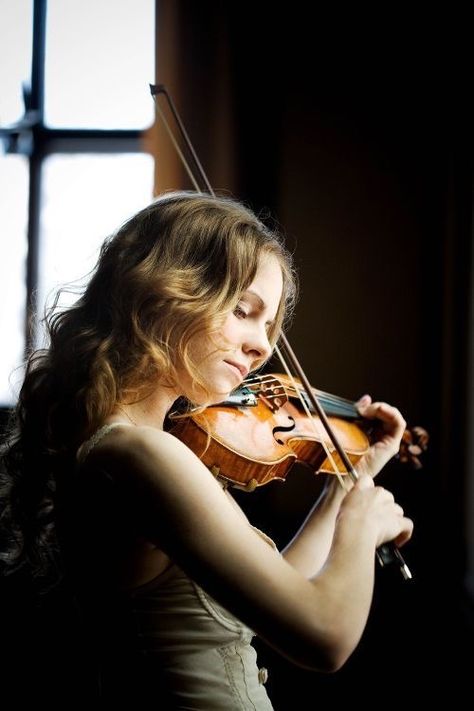 Violin Senior Pictures, Violinist Photography, Julia Fischer, Violin Photography, Musician Portraits, Musician Photography, Violin Players, Learn Violin, Violin Lessons