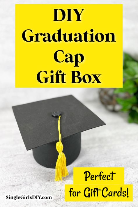 homemade gift box that looks like a graduation cap displayed on a white background Graduation Gift Box Ideas Diy, Diy Graduation Card Box Ideas, Graduation Card Box Diy, Money Box Diy, Unique Graduation Invitations, Graduation Basket, Diy Graduation Cards, Diy Card Box, Grad Diy