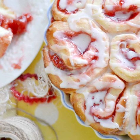 This delicious Easy Homemade Cherry Sweet Rolls Recipe with icing is so Yummy and can be made with many different fillings! Choose what your family likes... A wonderful No Knead Dessert. Orange Glaze Icing, Cherry Sweet Rolls, Cherry Cinnamon Rolls, Cherry Rolls, Old Fashion Recipe, Sweet Rolls Recipe, Glaze Icing, Sweet Roll Recipe, Cake Pop Decorating