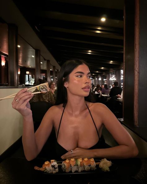 aisha potter | key to my heart, sushiiii :’) | Instagram Sushi Date Outfit, Sushi Pictures, Aisha Potter, Sushi Dinner, Sushi Night, Wellness Recipes, Holistic Nutrition, Key To My Heart, Date Dinner