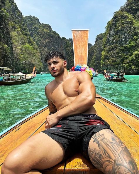 Spanish Men Aesthetic, Fine Indian Men, Buff Men Art, Brown Boys Indian, Buff Asian Men, Asian American Men, Himbo Men, Fine Mexican Boys, Hot Latino Men