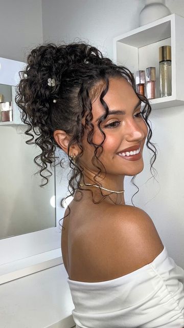 Curly Hairstyles For Strapless Dresses, Curly Hairstyles To Wear With A Dress, Curly Hair Styles Wedding Guest, Braided Fancy Hairstyles, Wedding Guest Updo For Curly Hair, Hair Event Ideas, Curly Hair Updo Party, Short Curly Hairstyles For Wedding Bridesmaid Hair, Curly Hairstyles For The Office