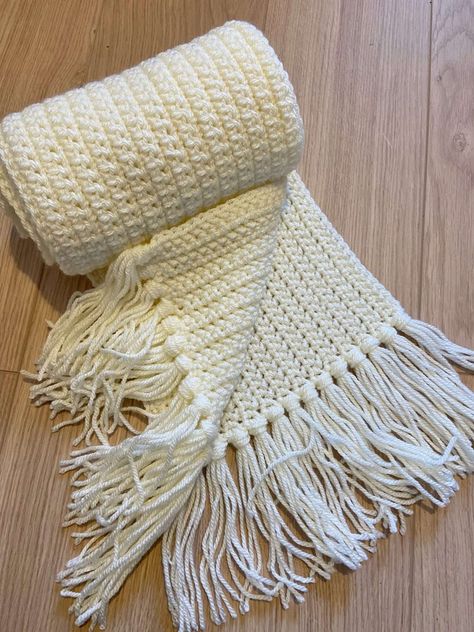 Easy Crochet Scarf, Crochet Womens Scarf, Scarf Free Pattern, V Stitch Crochet, Crochet Scarf For Beginners, Modern Crochet Blanket, Crochet Square Blanket, Simple Scarf, Crochet Scarf Pattern Free