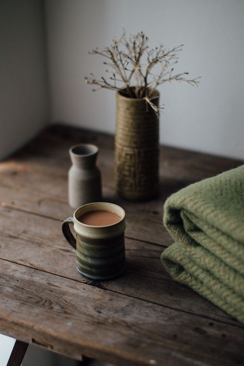 stay cosy barley blanket Craft Room Tables, Craft Table Diy, Design Japonais, Cube Organizer, Coffee Photography, Style Deco, A Cup Of Coffee, Craft Table, Slow Living