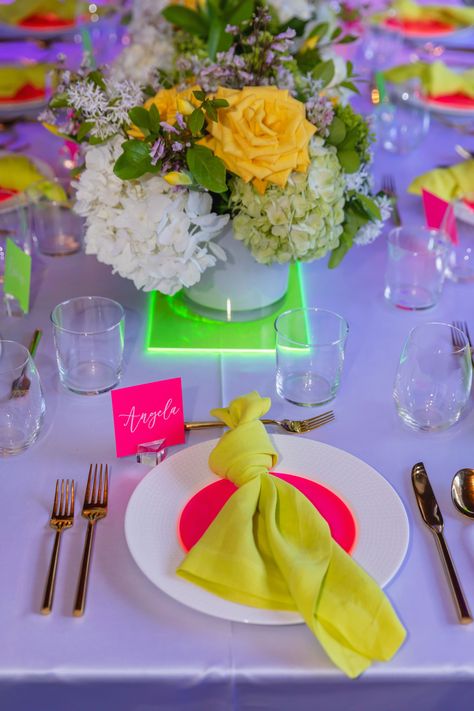 PSA: Neon Parties are Trending! Discover how to pull off the ultimate neon party and get ideas from this celebration. Elegant Neon Party, Neon Theme Centerpieces, Neon Dinner Party, Neon Party Table Decorations, Neon Party Centerpiece Ideas, Neon Graduation Party, Neon Wedding Decor, Neon Table Decorations, Pastel Neon Party