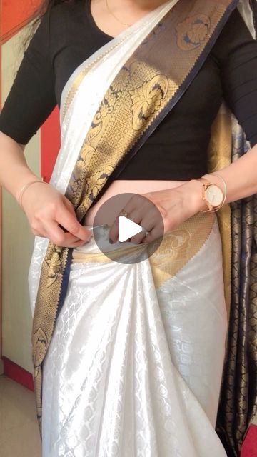 Drape Silk Saree, Sari Draping Styles, How To Wear A Sari, Sari Draping, Saree Packing, Neetu Singh, Draping Styles, Drape Sarees, Cotton Saree Blouse Designs