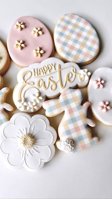 Decorated Easter Sugar Cookies, Gingham Cookies, Easter Fondant Cookies, Easter Event Ideas, Easter Cookie Ideas, Easter Decorated Cookies, Easter Tulip Cookies Decorated, Happy Easter Cookies Decorated, Easter Cookies Decorated