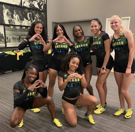 Black Women Athletes, Track Girls Black, Track Team, Indoor Track, Track Pictures, Track And Field Athlete, Body Outfit, Sports Aesthetic, Girl Running