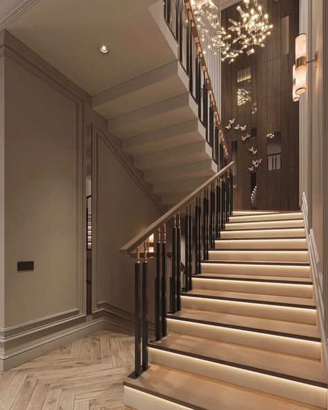 Dr Room, Classic Staircase, Staircase Interior Design, Interior Balcony, Villa Project, Staircase Railing Design, Stairs Design Interior, Apartment Dining Room, Home Hall Design