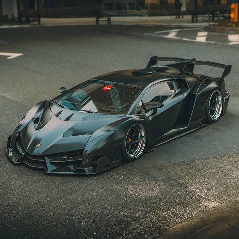 Lamborghini veneno Aventador Lamborghini, Aston Martin Vanquish, New Sports Cars, Top Luxury Cars, Pagani Zonda, Lamborghini Veneno, Super Sport Cars, Lamborghini Cars, Exotic Sports Cars