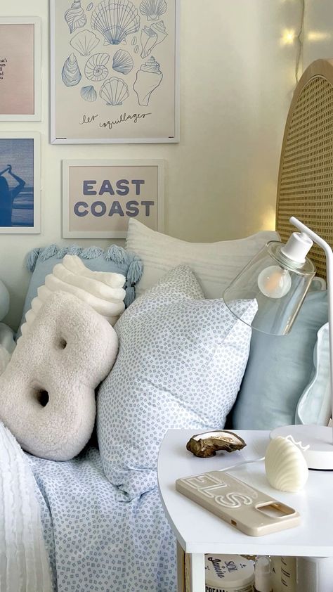 Summer Home Decor Ideas, Costal Bedroom, Surf Room Decor, Blue Dorm, Beachy Room Decor, Dream Dorm Room, Feeling Alive, Beach Room Decor, Dream Dorm