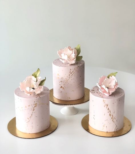 Celebration Cakes & Bakery on Instagram: “Happy Mother’s Day ✨ 🤍 ✨ to all the Moms, Grandmas, Dads who are like Moms, Mom figures, should be Moms, future Moms and Aunties! ⠀⠀⠀⠀⠀⠀⠀⠀⠀…” Mom To Be Cake, Women's Day Cake, Happy Mothers Day Cake, Mother Cake, Fashion Cake, Mothers Day Cake, Mini Tart, Decorating Videos, Cake Decorating Videos