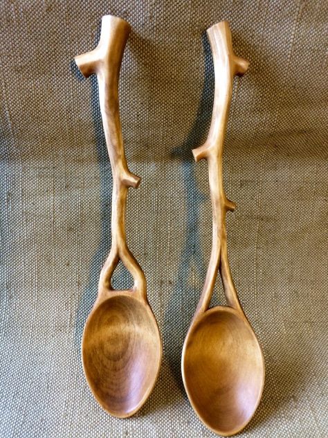 Wood Spoons Diy, Hand Carved Utensils, Spoon Design Ideas, Wood Spoon Carving Patterns, Wood Whittling Patterns, Wooden Spoon Design, Woodcarving Ideas Simple, Diy Wood Spoon, Whittled Spoon