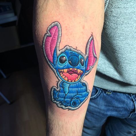 Lilo & Stitch tattoo inspo by Brazilian artist @dudalozanotattoo. Click the link for more tattoos inspired by the wonderful world of Disney 🏰 #embroidery #embroiderytattoo #tattooinspiration #tattoos #tattoo #disney #disneytattoo #liloandstitchtattoo #liloandstitch #stitch #stitchtattoo #colortattoo #armtattoo #fandom #3dtattoo #fandomtattoo #dudalozanotattoo #patchtattoo Cross Stitch Tattoo, Amazing 3d Tattoos, Embroidery Tattoo, Optical Illusion Tattoo, Stitch Tattoo, Lilo Und Stitch, Kunst Tattoos, Beautiful Flower Tattoos, Tattoo Now