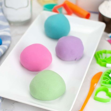 DIY Natural Homemade Non Toxic Playdough Recipe - Thrive at Home Non Toxic Playdough Recipe, Flour Playdough Recipe, Non Toxic Playdough, Homemade Playdough Recipe, Playdough Recipe, Homemade Playdough, Diy Homemade, Diy Natural Products, Non Toxic