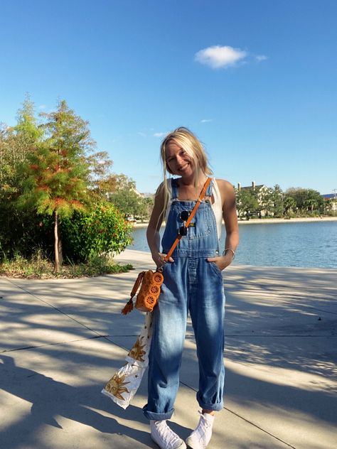 Overalls And Hat Outfit, Styling Long Overalls, Demin Overalls Outfit, Blue Denim Overalls Outfit, Duluth Overalls Outfit, One Strap Overalls Outfit, Lexi Hidalgo Overalls, Blue Jean Overalls Outfits Fall, How To Style Jean Overalls