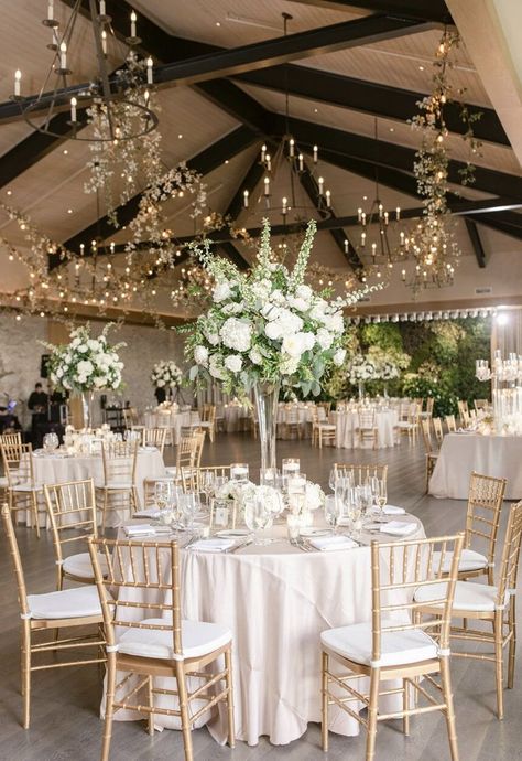 Champagne Wedding Themes, Champagne Wedding Colors, Elegant Wedding Themes, Dream Wedding Reception, Indoor Wedding Receptions, Dream Wedding Decorations, White Wedding Theme, Dream Wedding Venues, Decorations Table