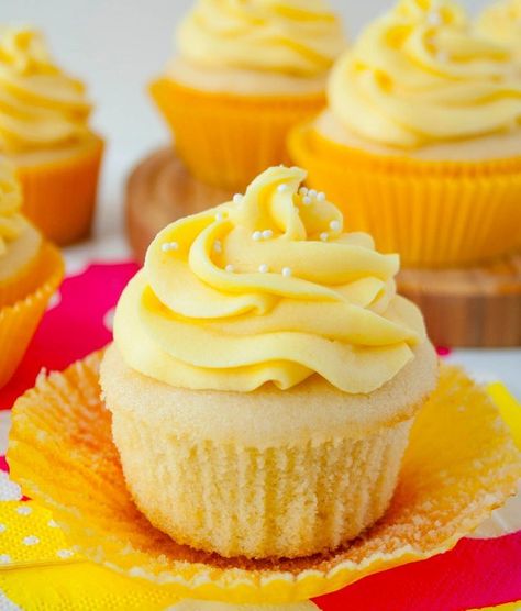 Mango Buttercream, Mango Dessert Recipes, Mango Dessert, Lemon Cupcakes, Mud Cake, Cupcake Flavors, Mango Recipes, Cake Cupcakes, Vanilla Frosting