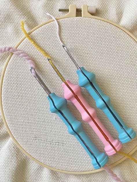 Punch Needle Yarn Size, Rug Punching, Rug Punch Needle, Punch Needle Rug, Needle Punching, Monks Cloth, Crochet Earrings Pattern, Embroidery Tools, Needle Embroidery