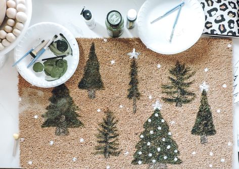 Anthropologie Christmas Doormat, Diy Christmas Rug Painting, Christmas Craft Adults Diy Projects, Christmas Floor Mats Diy, Diy Christmas Floor Mat, Diy Christmas Door Mat Cricut, Holiday Door Mats Diy, Doormat Painting Ideas Christmas, Christmas Painted Doormat