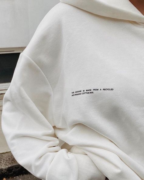 Hoodie Ideas Design, White Hoodie Aesthetic, Hoodie Design Ideas, White Hoodie Women, Minimal Shirt Design, Off White Hoodie, Hoodies Aesthetic, Hoodie Aesthetic, Trendy Hoodies