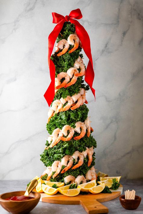 Retro Shrimp Cocktail Christmas Tree -A classic party food favorite with a kitschy Christmas twist. A fun Christmas appetizer idea! Shrimp Tower Display, Christmas Tree Veggie Skewers, Shrimp Cocktail Christmas Tree, Shrimp Christmas Dinner, Shrimp Tree Appetizer, Tropical Christmas Food, Carribean Christmas Food, Shrimp Christmas Tree, 1960s Christmas Party