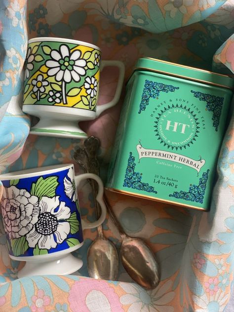 5 Secondhand Gifts That Will Slay this Season — mid-century millennial Diy Work Gifts, Thrifted Valentines Gift, Thrifted Bridesmaid Gifts, Vintage Gift Basket Ideas, Boutique Gift Ideas, Tea Gifts Ideas, Soup Bowl Gift Ideas, Tea Christmas Gifts, Thrift Flip Gifts