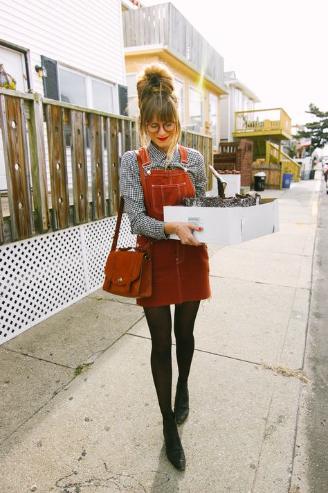 How To Style A Pinafore Dress, Courderoy Overall Outfit, Courdory Dress Outfits, Overall Dress With Tights, Courderoy Dress Outfits, Orange Overall Dress Outfit, Overall Dress Aesthetic, Overall Dress With Sweater, Dungaree Skirt Outfit