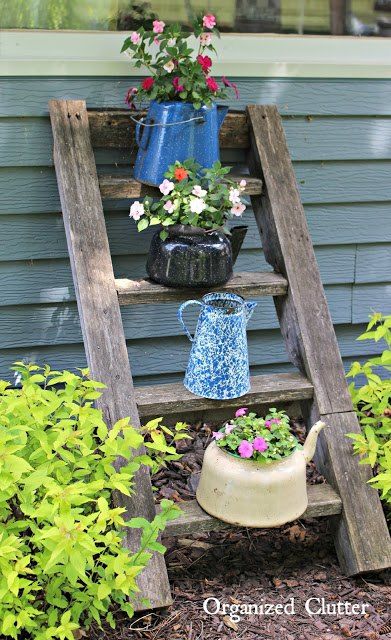 Old Ladder, Rustic Ladder, Vintage Gardening, House Makeover, Wild Garden, Vintage Garden Decor, Yard Decorations, Wooden Ladder, Have Inspiration