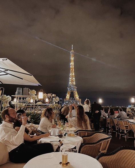 Girafe Paris Restaurant, Paris Birthday Aesthetic, Pairs Aesthetic, Birthday In Paris, Paris February, Paris Mood, Paris Dream, France Aesthetic, Paris Birthday