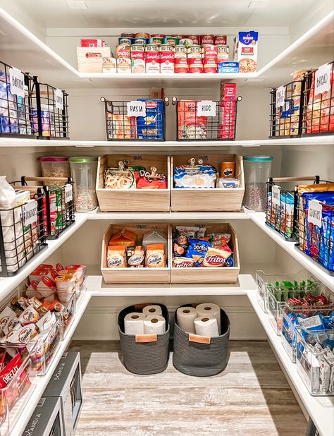 Great pantry Organizing finds from Amazon Pantry Lunch Station, Garage Pantry Organization Ideas, Barndo Pantry, Pantry Organizer Ideas, Large Pantry Organization, Pantry Organiser, Organised Pantry, Pantry Renovation, Pantry Closet Design