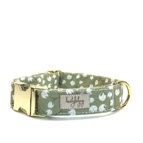 Green floral dog collar, green dog collar, cute puppy collar, girl dog collar, boy dog collar, small dog collar, daises pet collar Tiny Dog Collars, Puppy Collar Aesthetic, Puppy Collars Girly, Cute Dog Collars For Boys, Daisy Dog Collar, Aesthetic Dog Collar, Dog Collar Aesthetic, Boy Dog Collars, Pretty Dog Collars