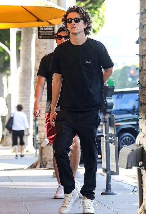 Mens Fall Street Style, Popular Celebrities, Physical Media, Celebrity Casual Outfits, Armie Hammer, Bad Boy Aesthetic, Tennis Match, Black Men Fashion, Timothee Chalamet