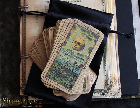 #Unique_Tarot_Decks #Tarot_Magic #Tarot_Guide #Esoteric_Art Unique Tarot Decks, Tarot Magic, Free Tarot Reading, Online Tarot, Old Cards, Free Tarot, Tarot Card Decks, Tarot Art, Witch Aesthetic