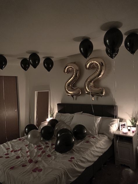 Simple Birthday Decoration, Birthday Room Surprise, Boyfriends Birthday Ideas, Birthday Surprises For Him, Surprise Birthday Decorations, Birthday Room Decorations, Last Minute Birthday Gifts, Birthday Surprise Boyfriend, Simple Birthday Decorations