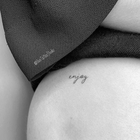 Intimate Tattoo, Lower Hip Tattoos, Bum Tattoo, Hip Tattoos Women, Classy Tattoos, Discreet Tattoos, Hip Tattoo, Little Tattoos, Simplistic Tattoos