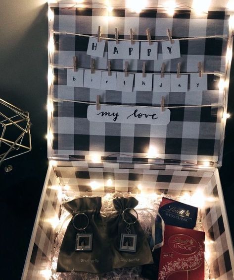 30+ Best & Creative Birthday Gifts For Boyfriend Who Has Everything Gift Box With Fairy Lights, Chocolate Box For Boyfriend, Fairy Light Gift Ideas, Aesthetic Gift Box For Boyfriend, Gift Box Filler Ideas, Box Gift Ideas Boyfriend For Him, Aesthetic Gift Box Ideas, Birthday Box Ideas For Boyfriend, Presents For Boyfriend Diy