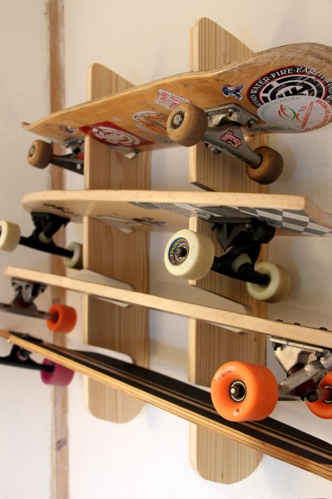 DIY - Skateboard rack Skate Board Storage, Skateboard Holder Wall Racks, Skate Board Rack Diy, Skateboard Rack Wall Mount, Skateboard Storage Ideas, Skateboard Holder Diy, Skateboard Rack Ideas, Skateboard Racks Diy, Skateboard Stand